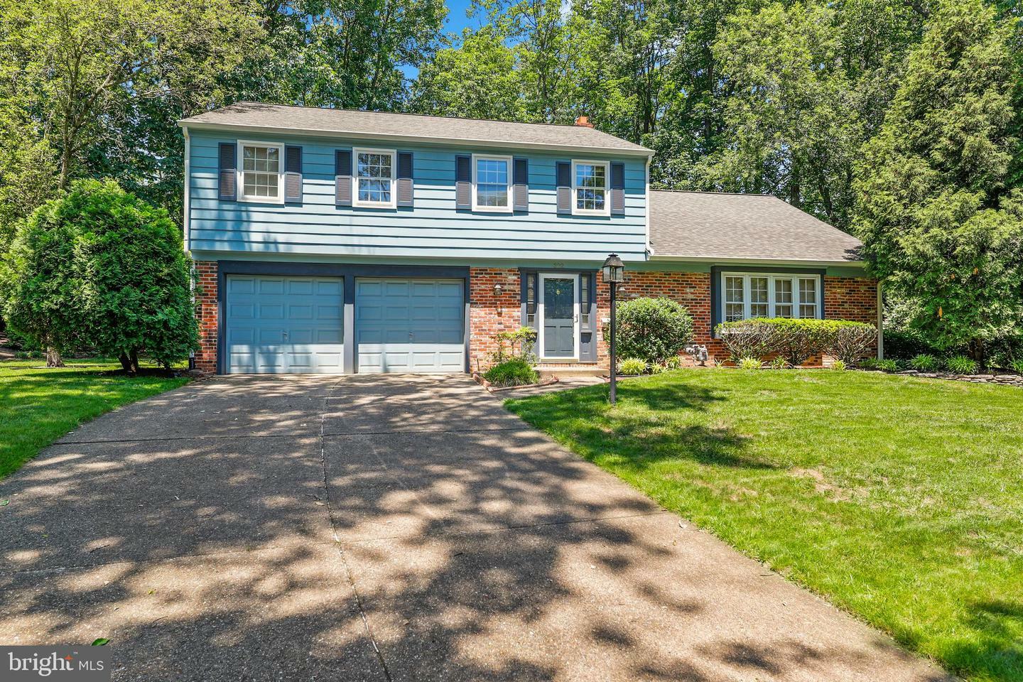 Property Photo: 202 Horse Shoe Court NJ 08034