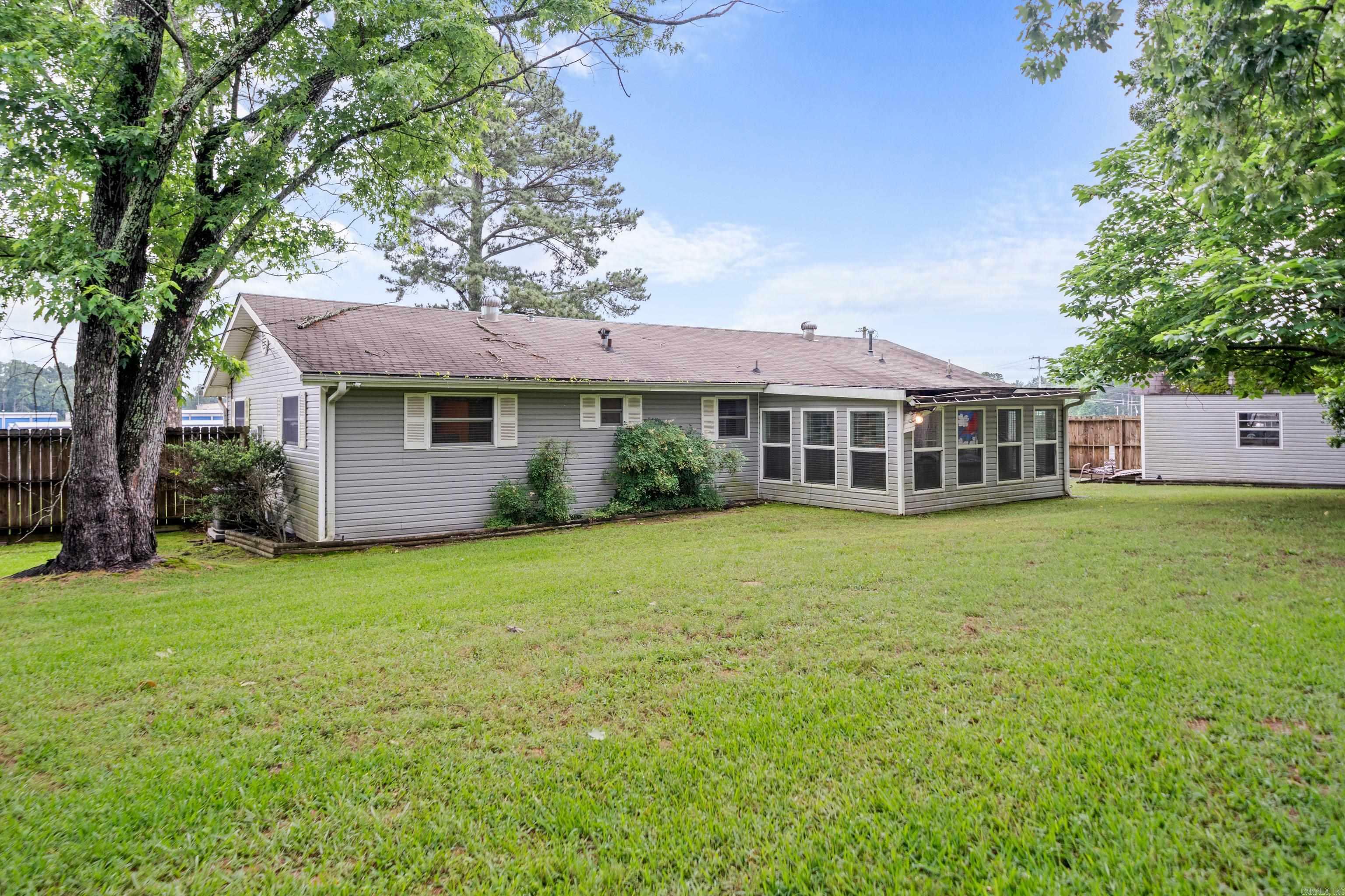 Property Photo: 103 N Ross Maddox Rd AR 71964