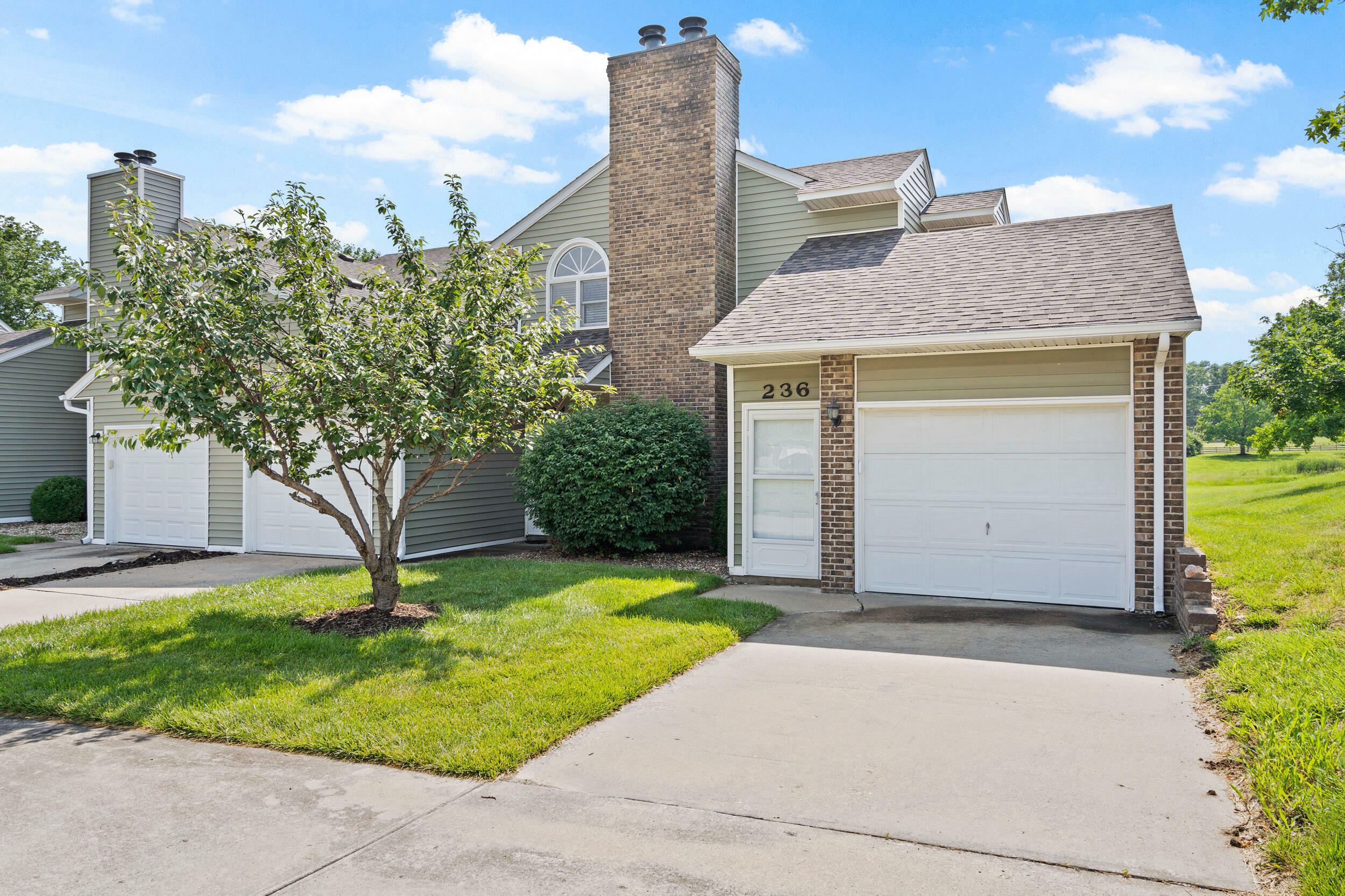 236 W Green Meadows Rd  Columbia MO 65203 photo