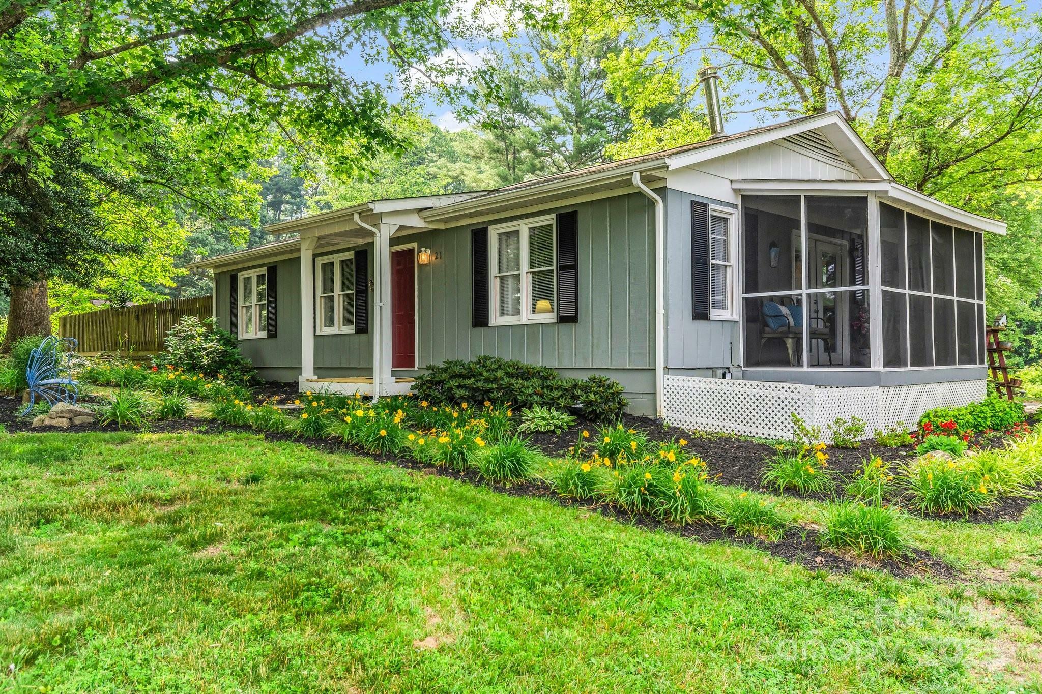 Property Photo: 21 Stoney Nob Drive NC 28792