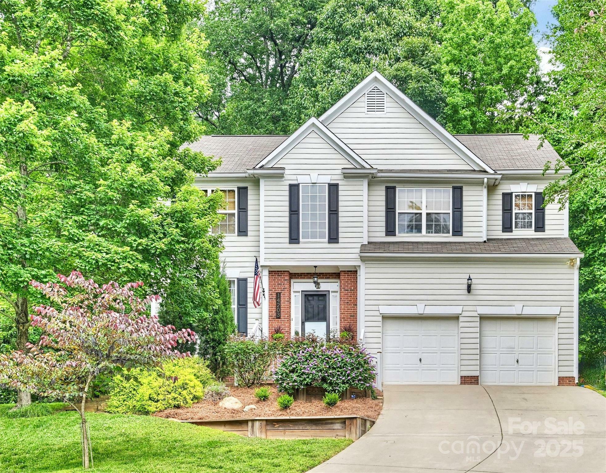 Property Photo: 14203 Queens Carriage Place NC 28278