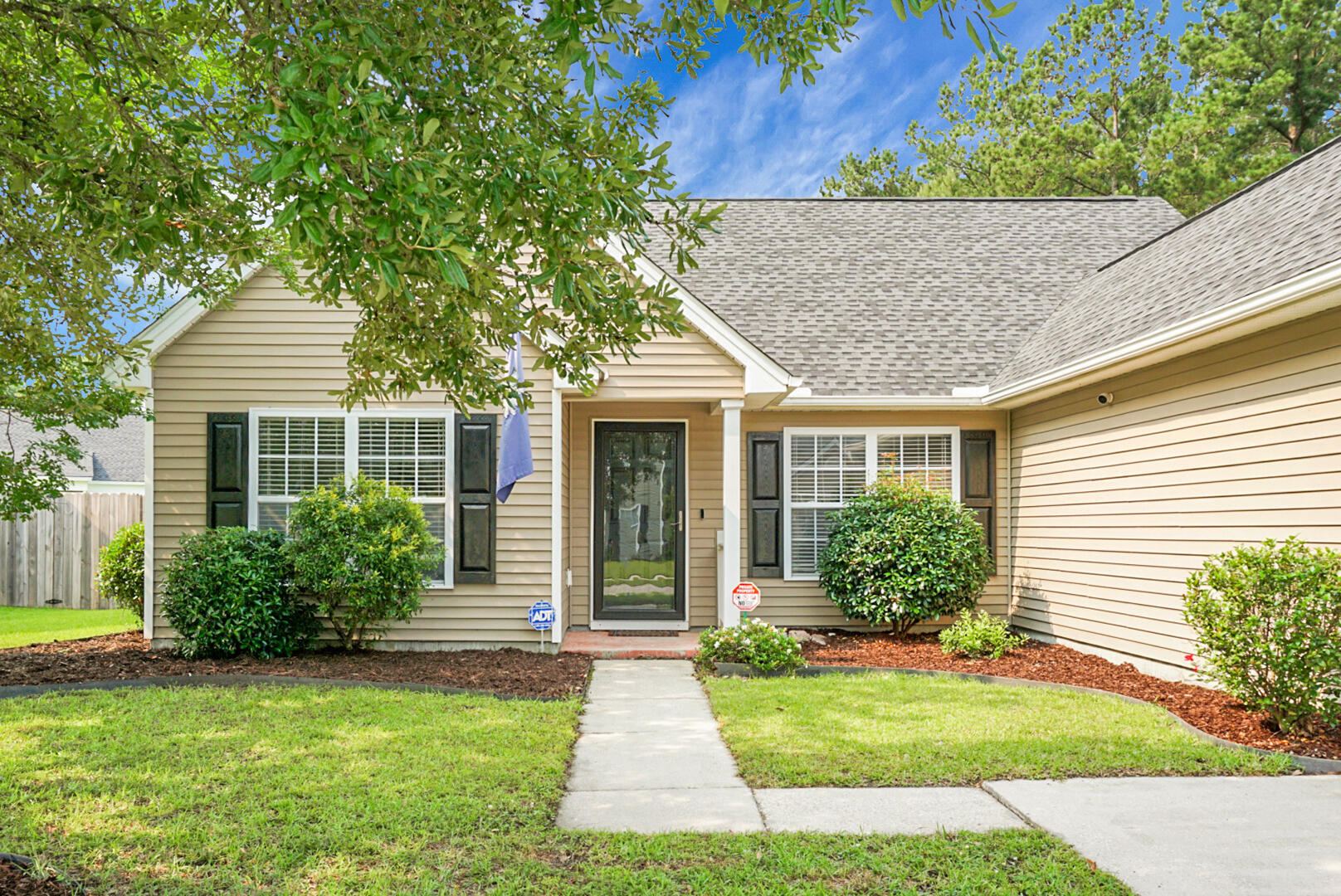 Property Photo:  213 Avonshire Drive  SC 29483 