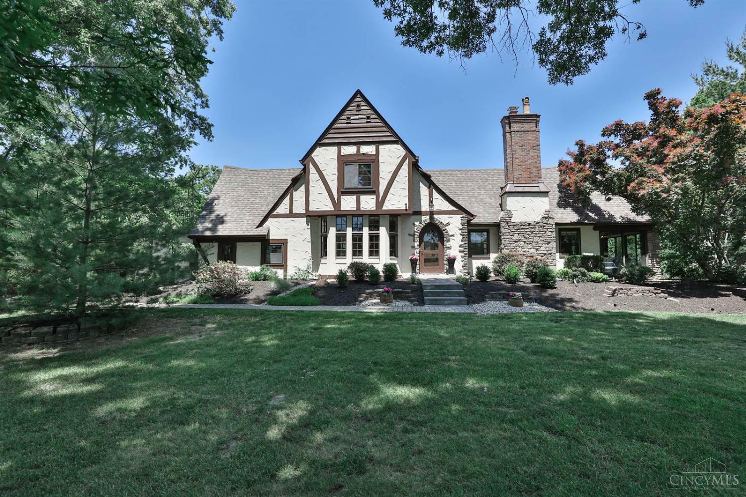 Property Photo: 2896 E Galbraith Road OH 45237