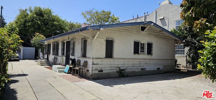 Property Photo:  1239 N Beachwood Dr  CA 90038 