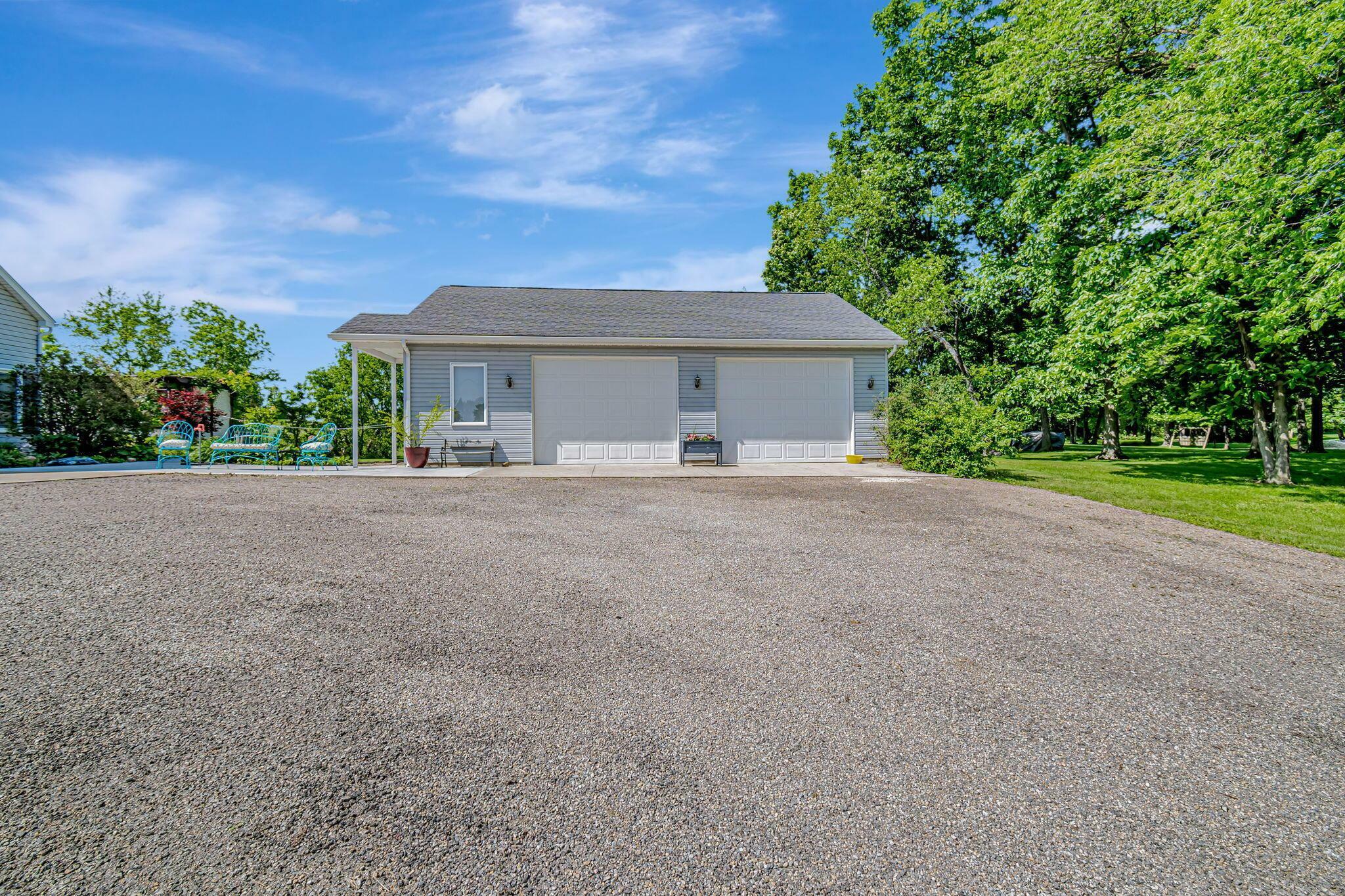 Property Photo: 7881 Dorsey Mill SE Road OH 43056