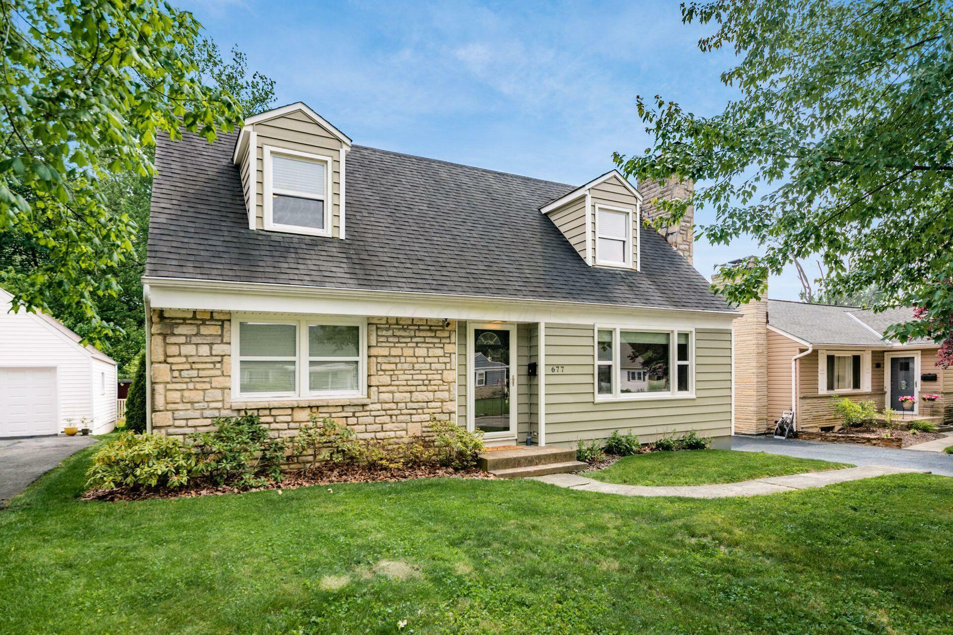 Property Photo: 677 E Weisheimer Road OH 43214