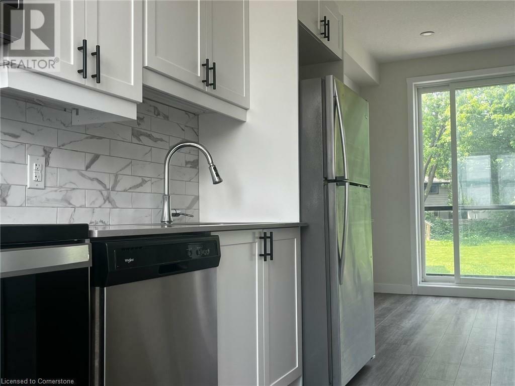 Property Photo: 650 Victoria Street South D ON N2H 5G1