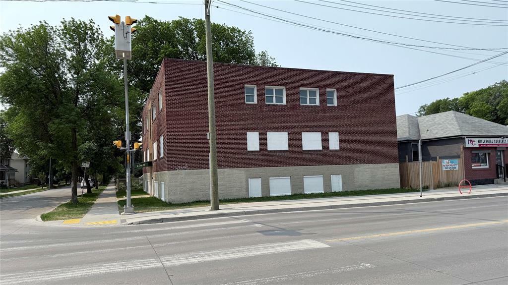 748 Banning Street  Winnipeg MB R3G 2G2 photo