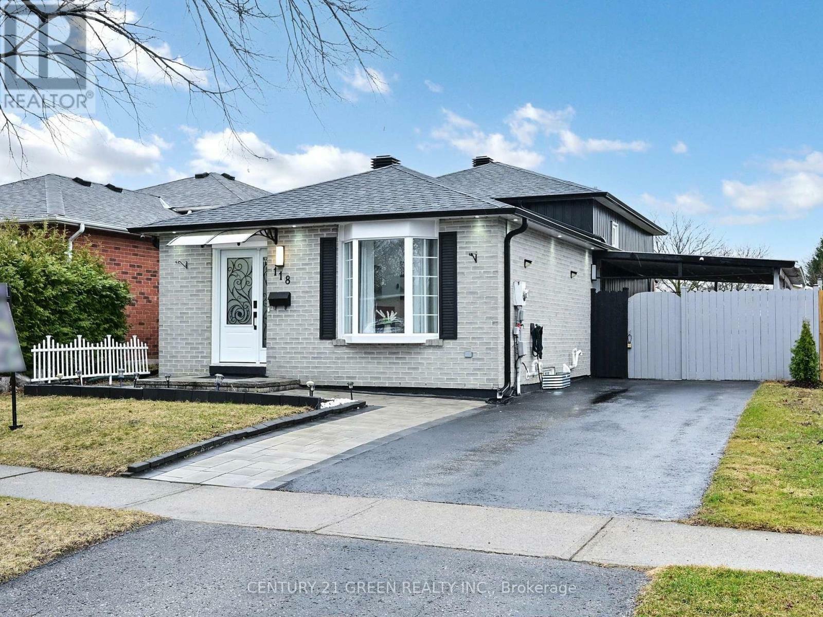 Property Photo: 118 Homefield Square ON L1E 1K9