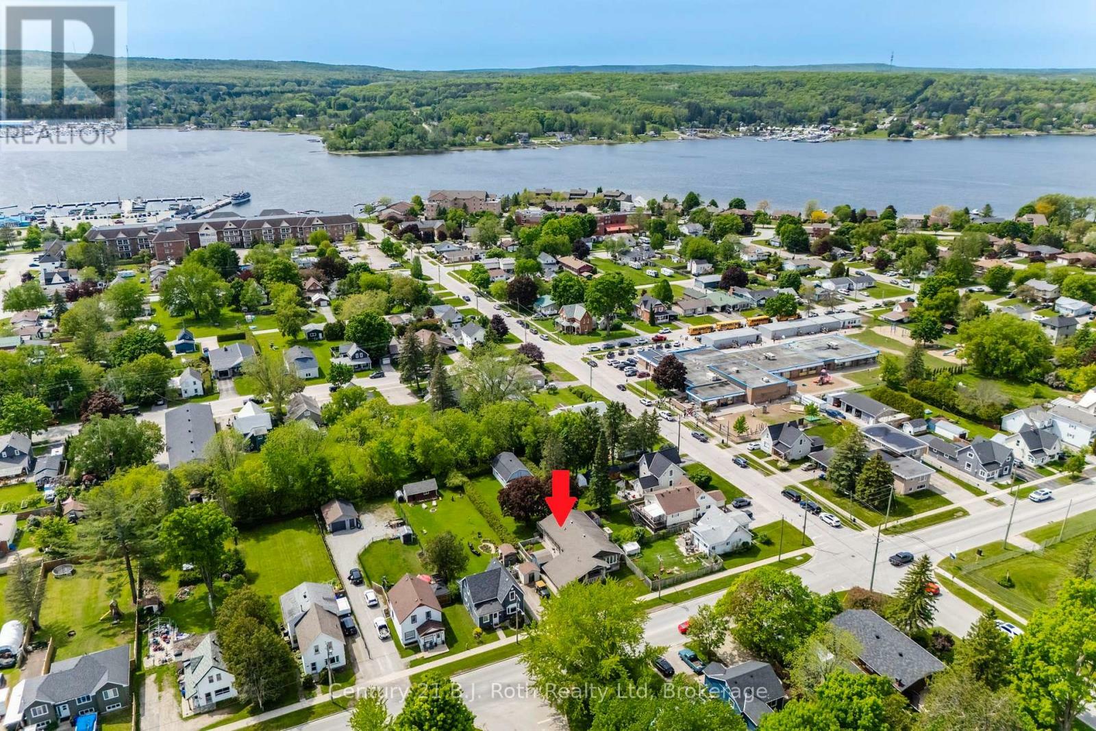 56 Fox Street  Penetanguishene ON L9M 1B5 photo