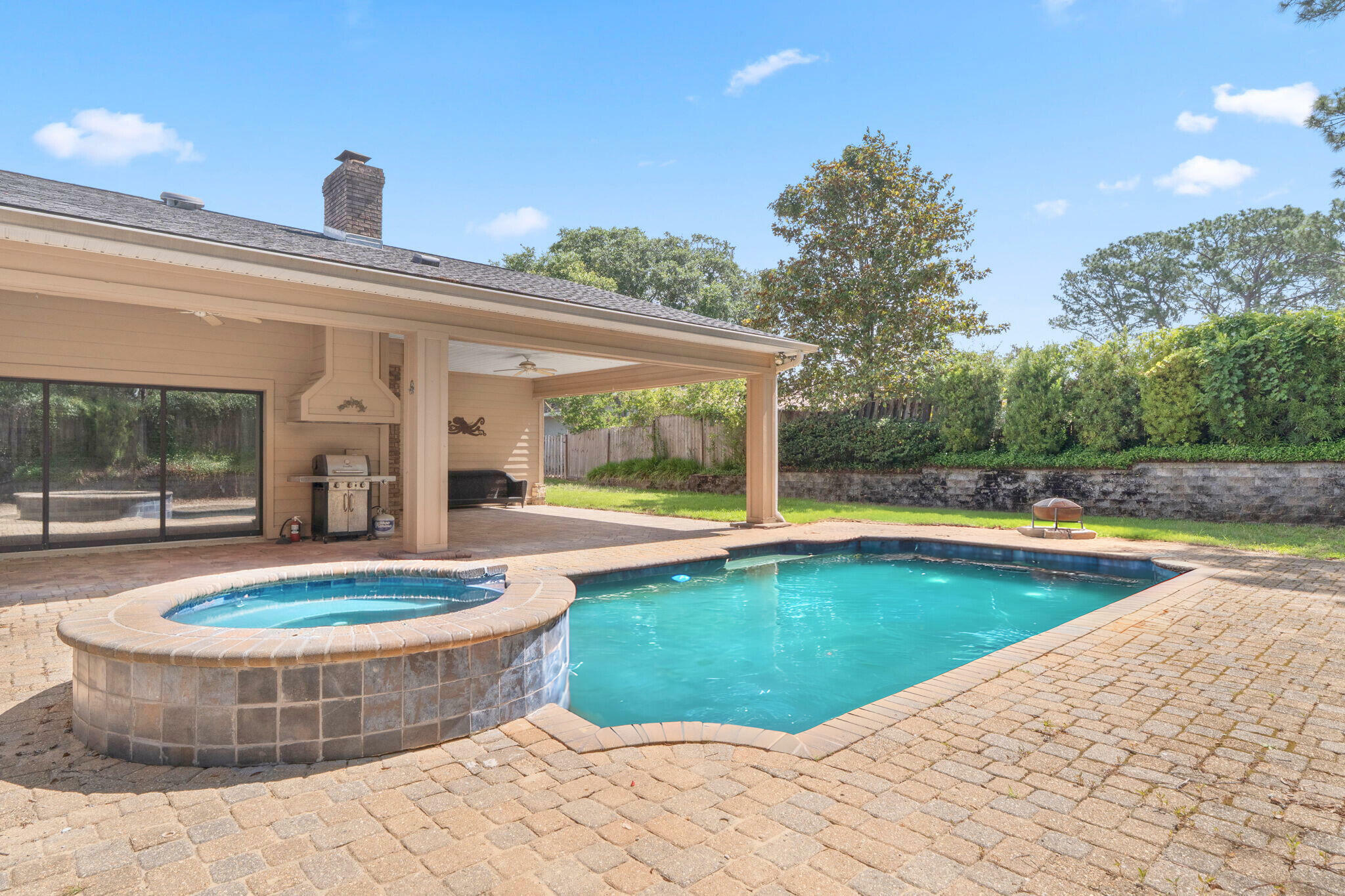 Property Photo: 12 Hillcrest Drive FL 32579