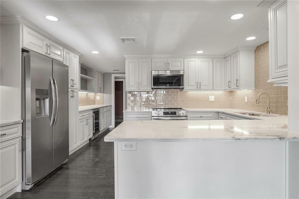 Property Photo:  2769 Peachtree Road NE 10  GA 30305 