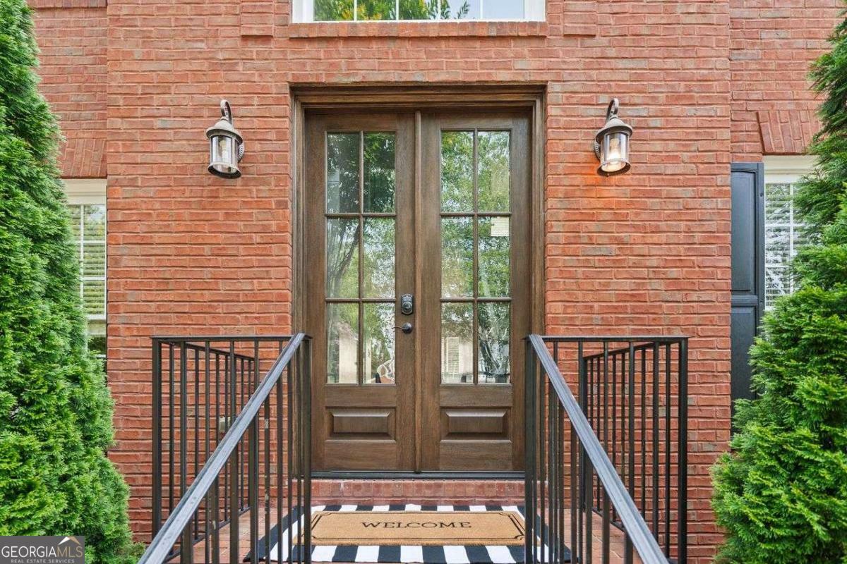 Property Photo: 530 Summerhill Drive GA 30075
