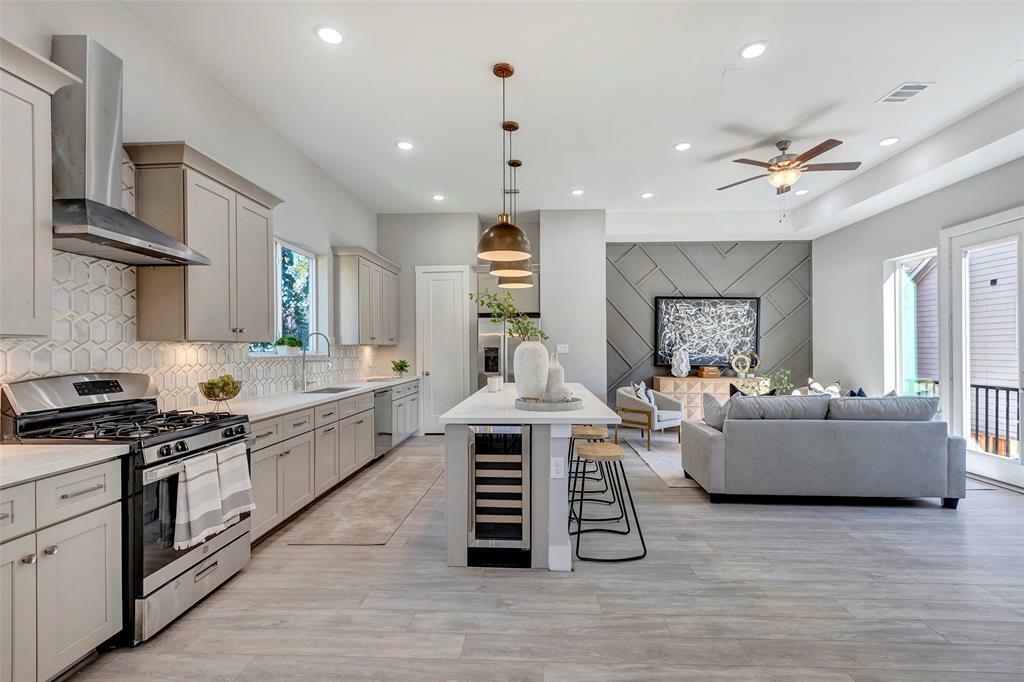 Property Photo: 3012 Bell Street TX 77003