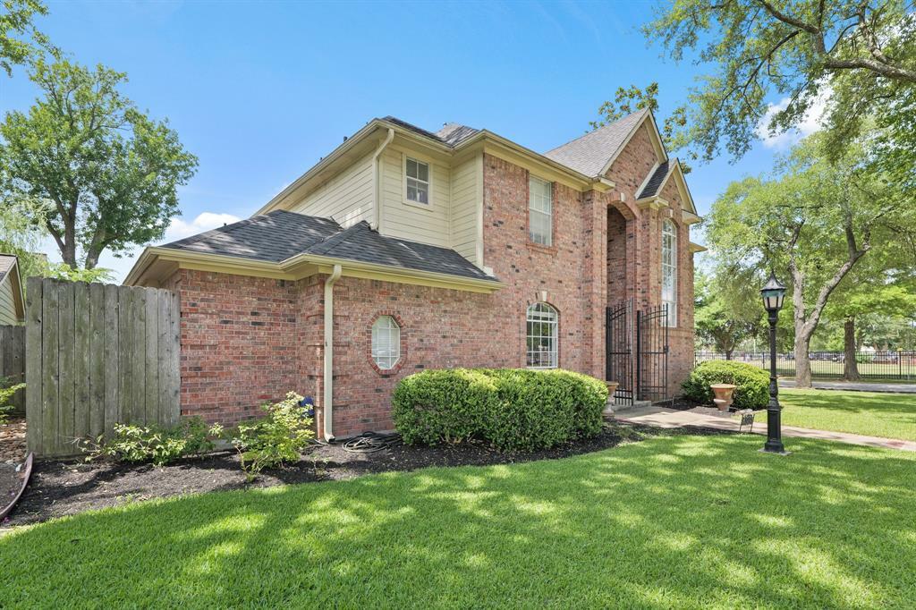 Property Photo:  4991 Willow Street  TX 77401 