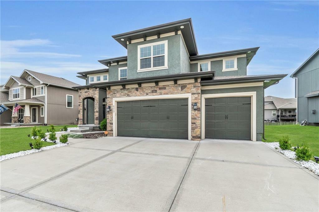 Property Photo: 4217 SW Stoney Brook Drive MO 64082
