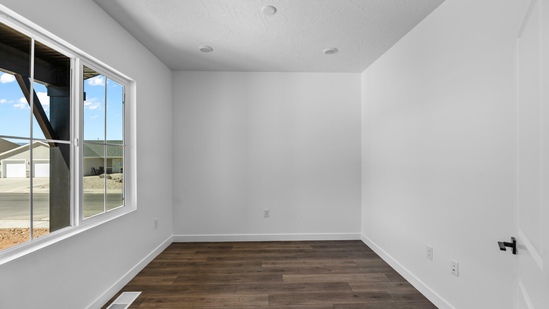 Property Photo: 549 S Bryant St 129 UT 84720