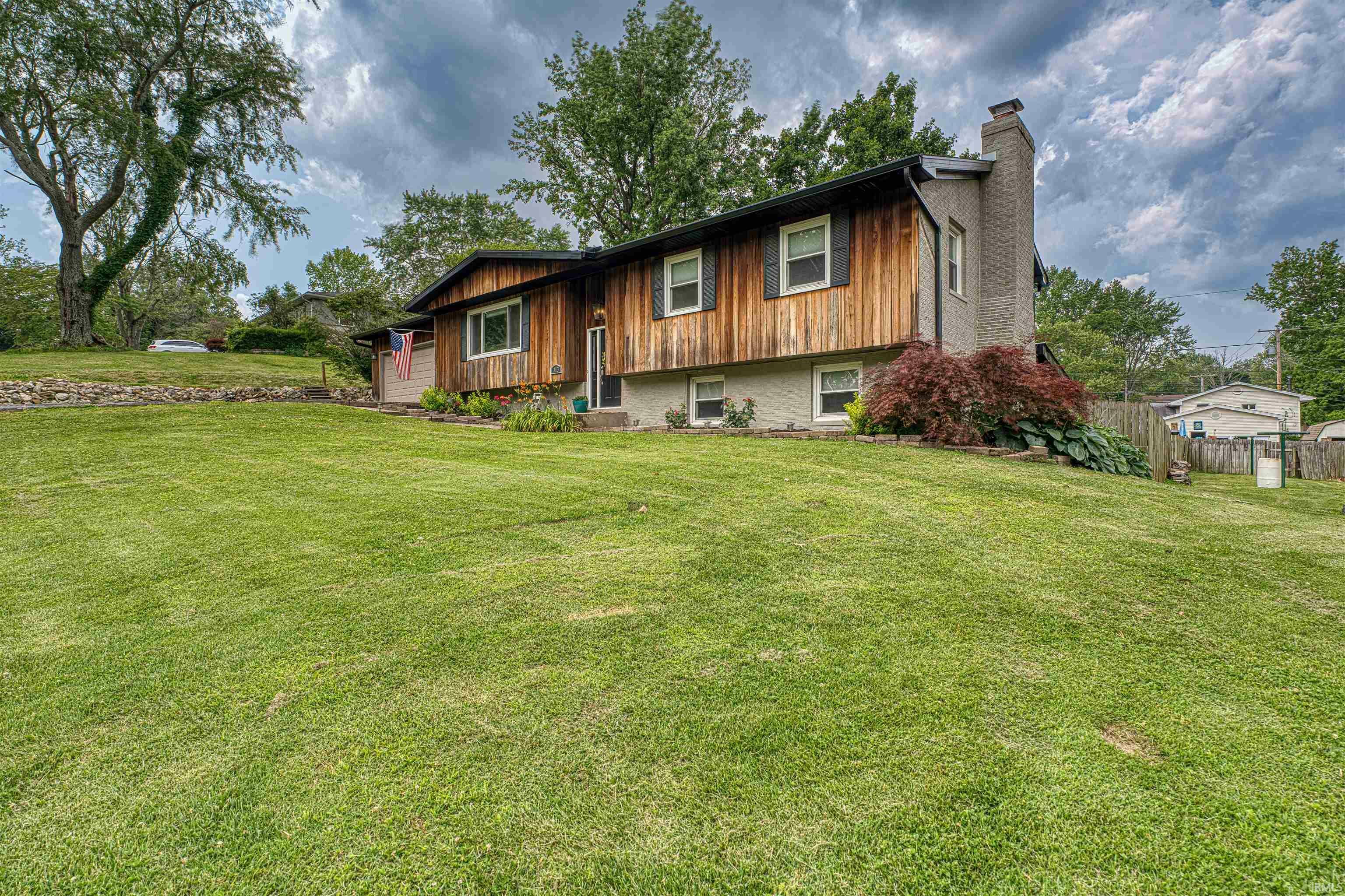 Property Photo: 713 Carole Place IN 47630
