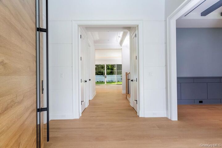 Property Photo: 6 Dorchester Lane CT 06878