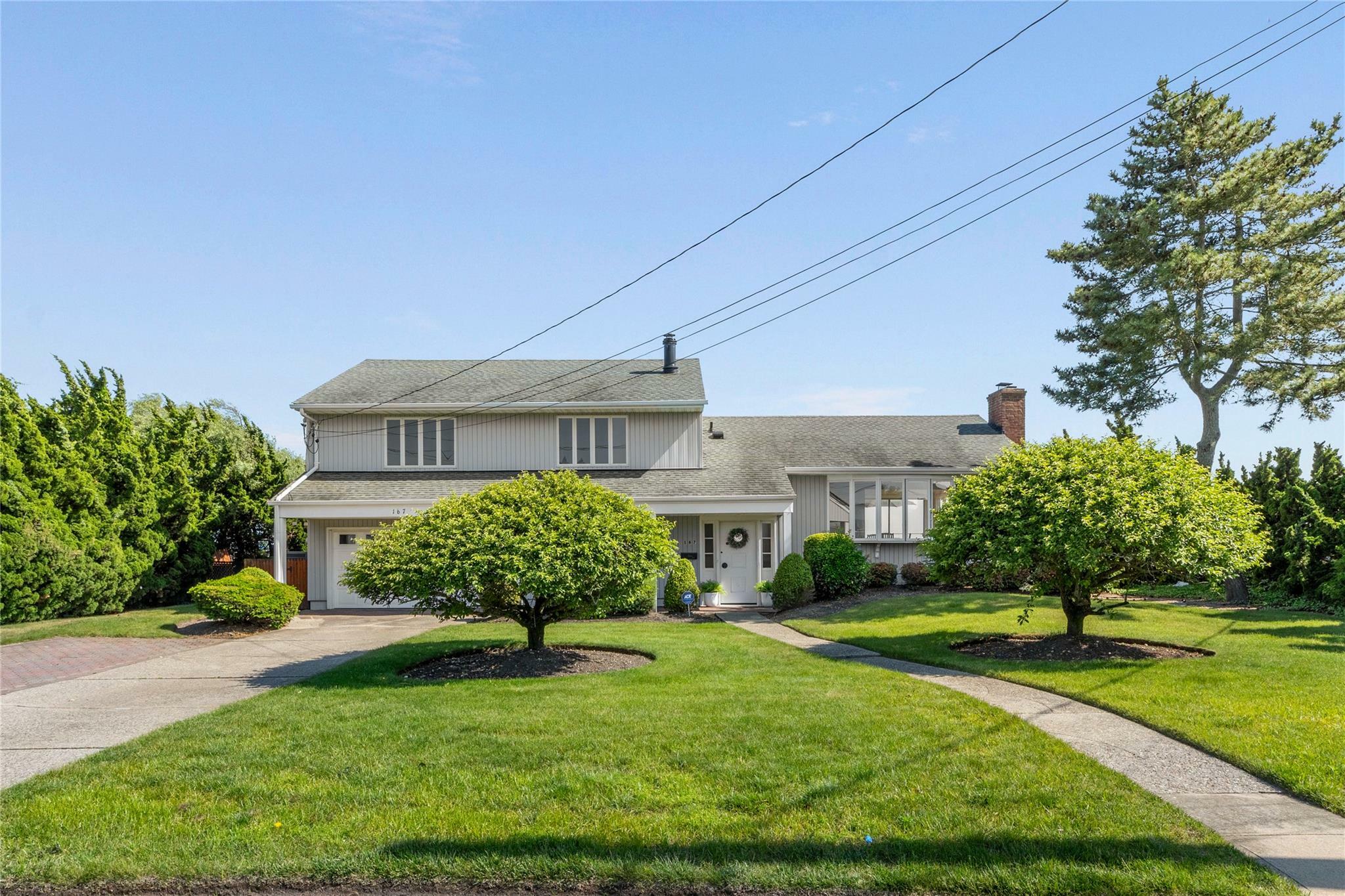 Property Photo:  167 Secatogue Lane W  NY 11795 