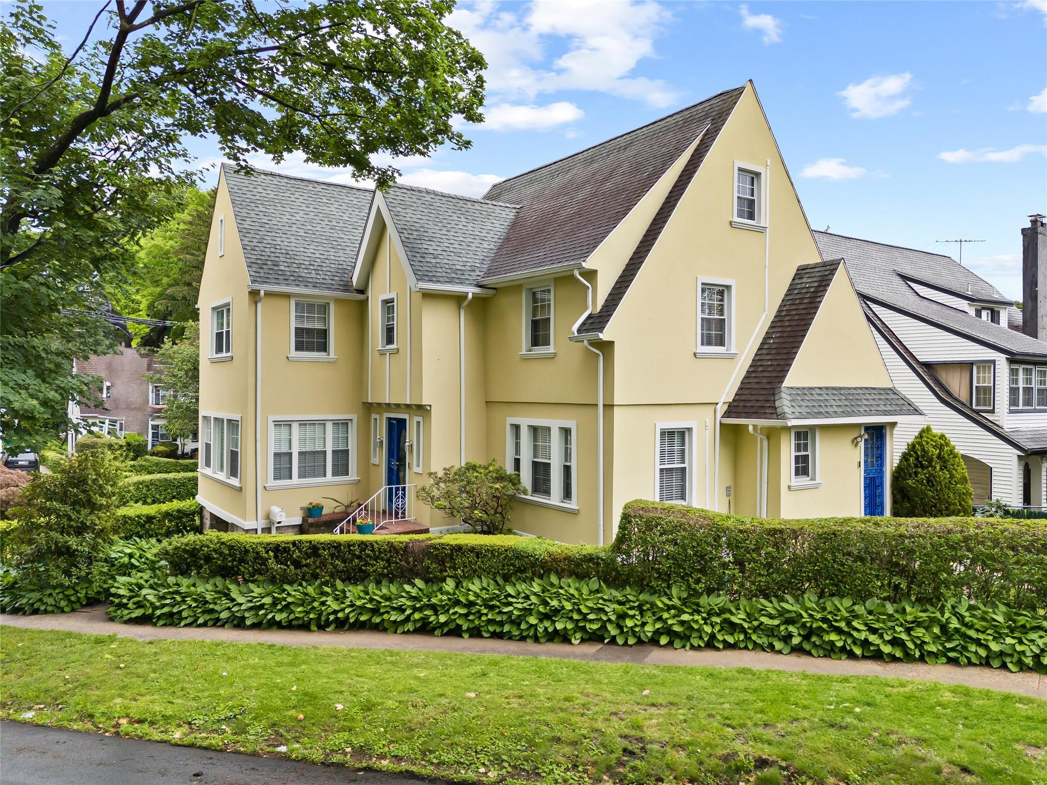 Property Photo: 52 Esplanade NY 10553