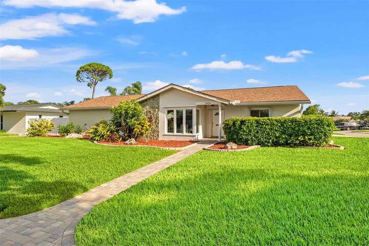 2006 Tanglewood Drive NE  St Petersburg FL 33702 photo