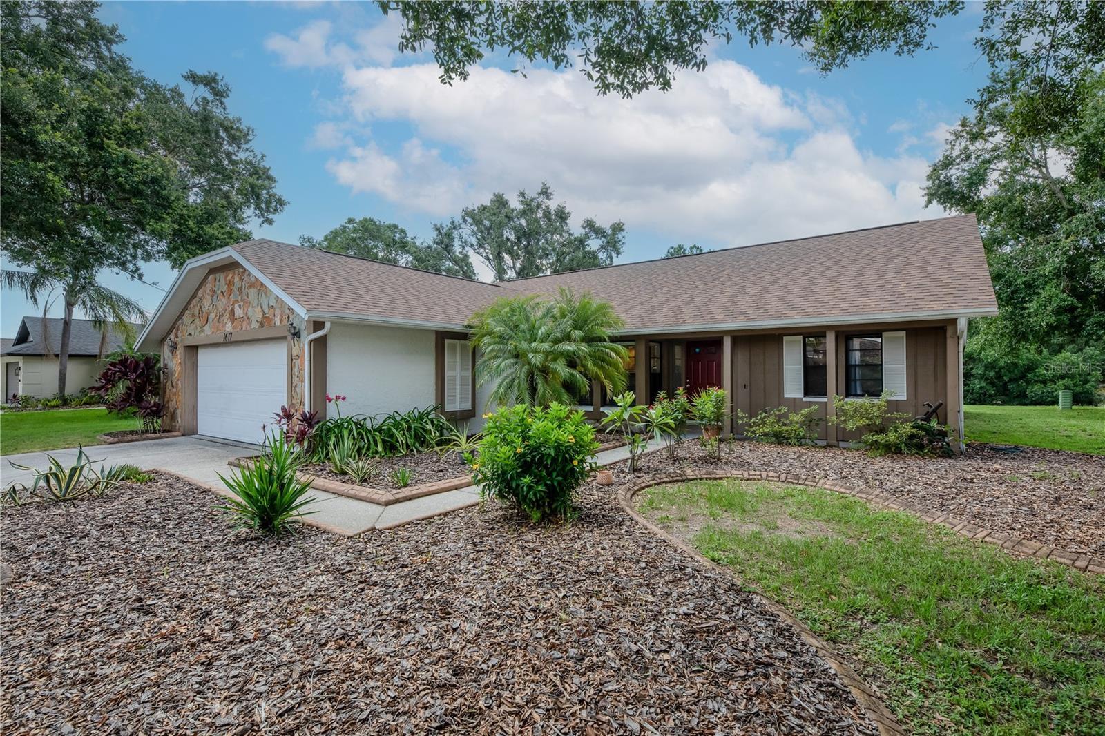 Property Photo: 1617 Dawnridge Court FL 33510
