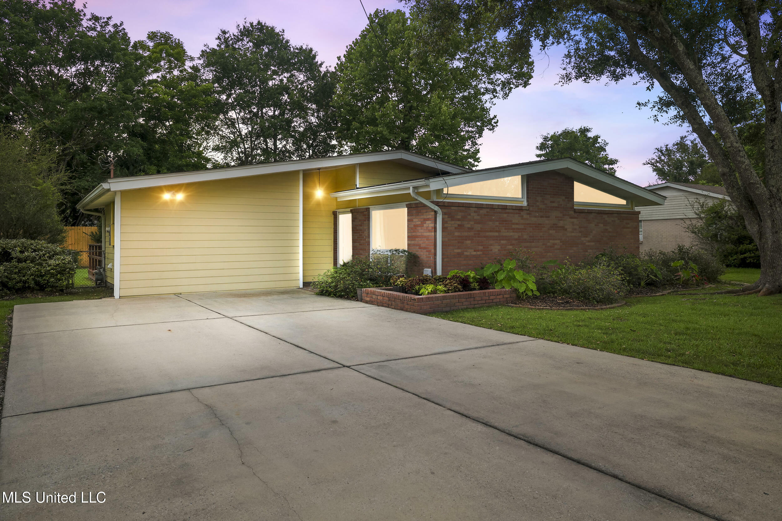 Property Photo:  108 Pimlico Street  MS 39560 