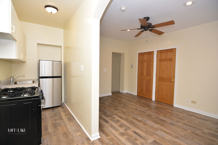 Property Photo: 6250 N Winthrop Avenue 204 IL 60660