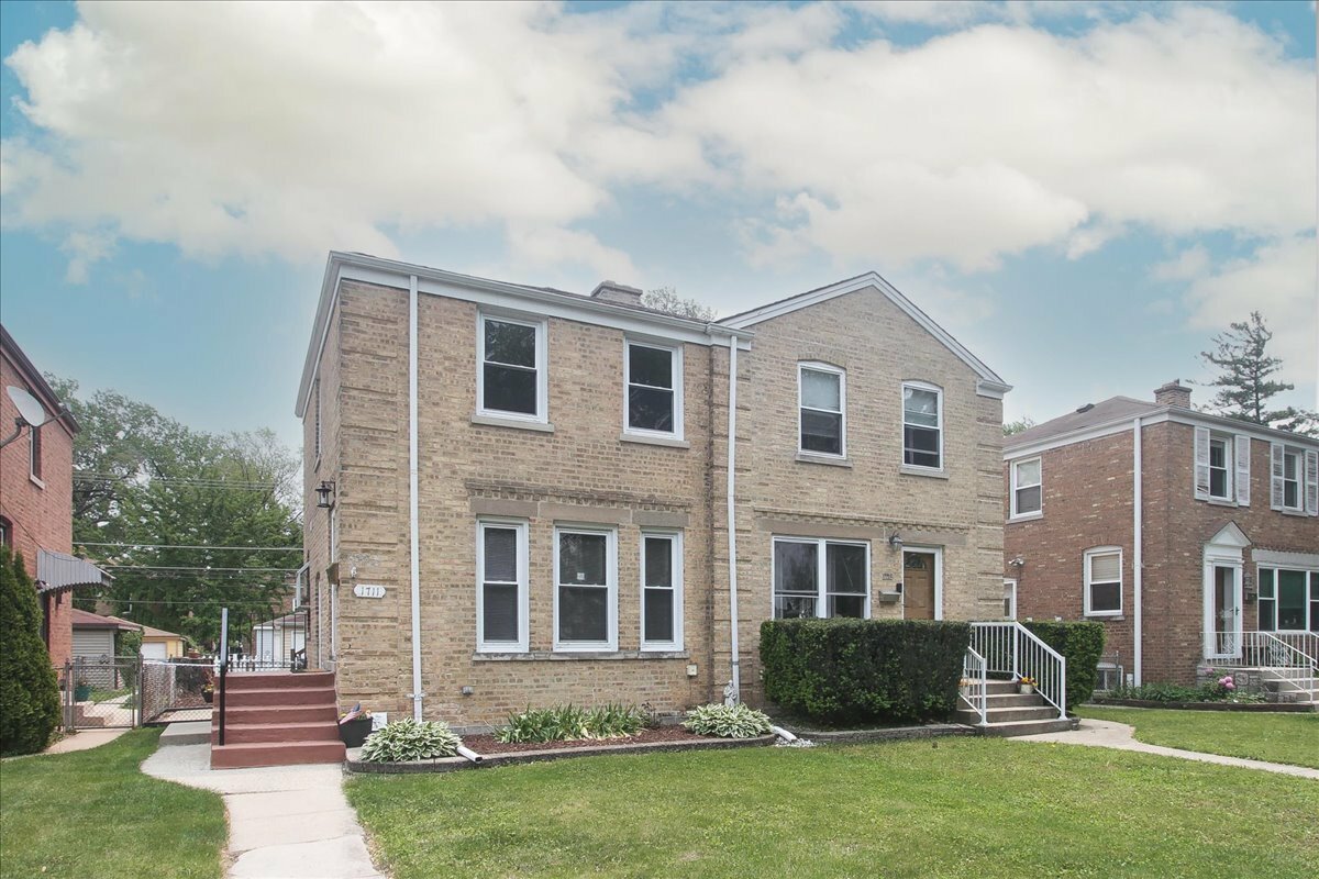 Property Photo: 1711 White Street IL 60018