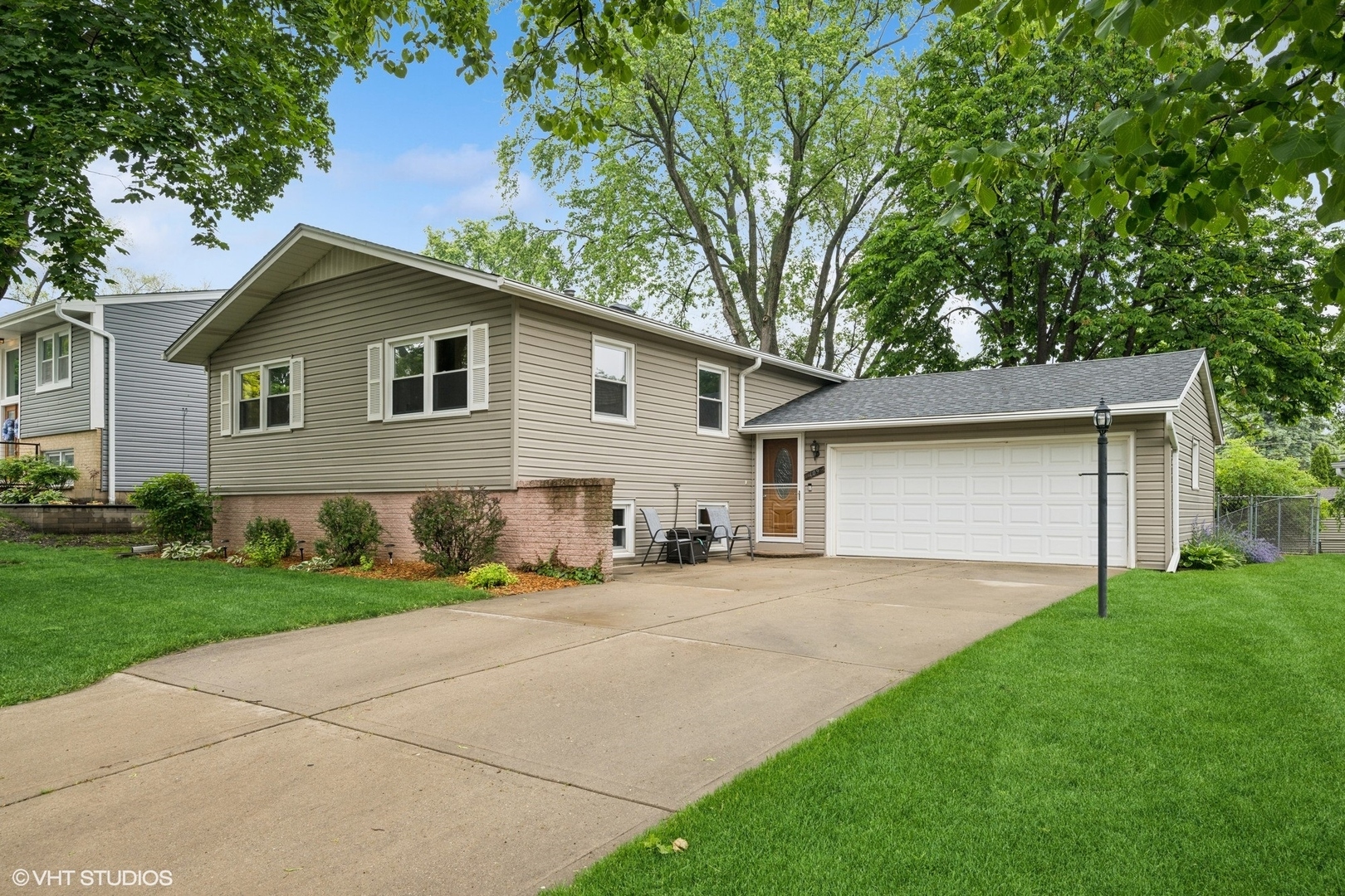 Property Photo:  109 Chestnut Lane  IL 60090 