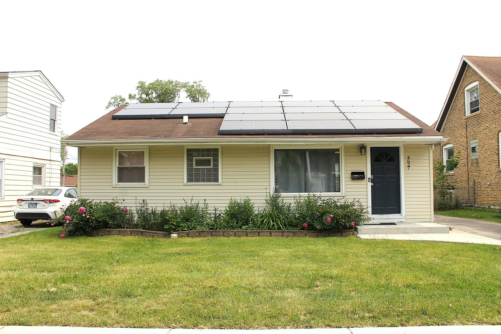 Property Photo: 4627 Custer Avenue IL 60534