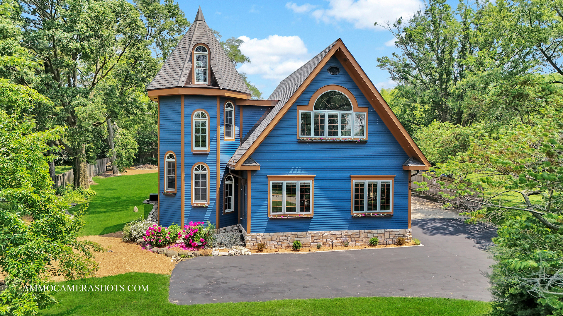 Property Photo: 1616 Riverside Avenue IL 60174