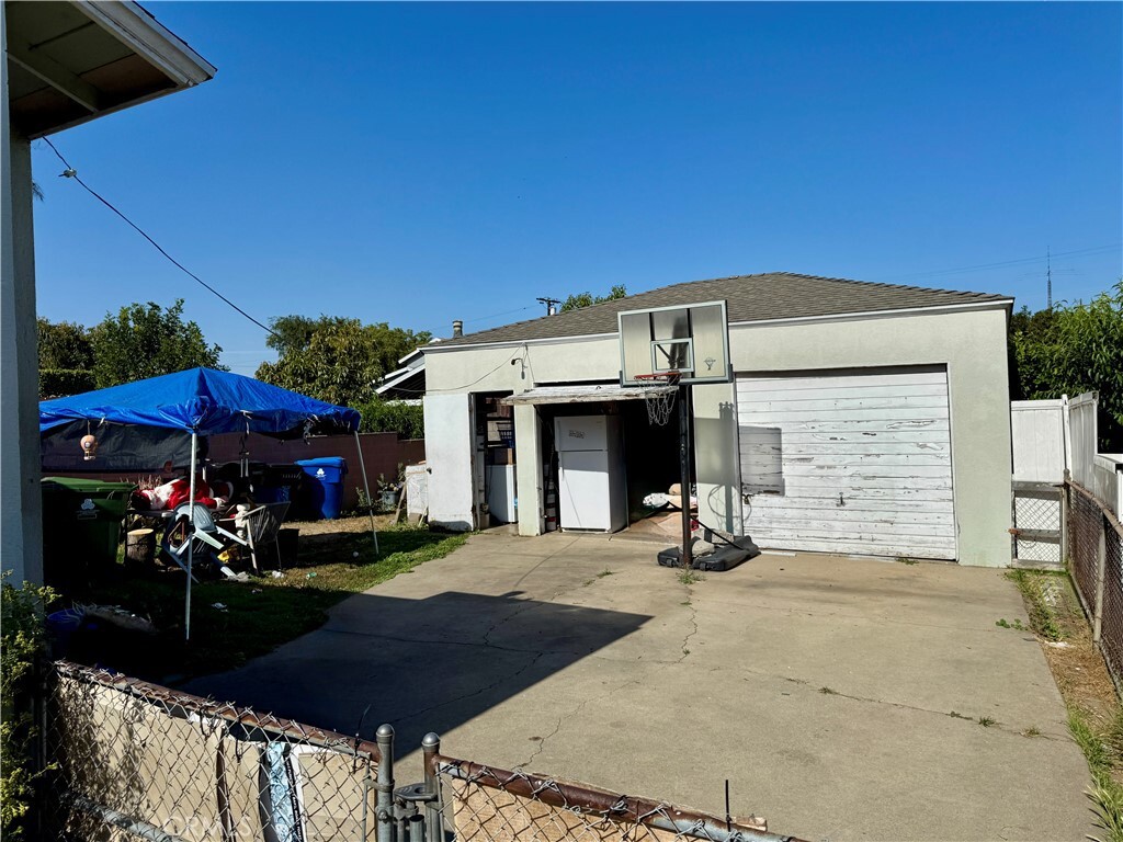 Property Photo:  1306 Gulf Avenue  CA 90744 