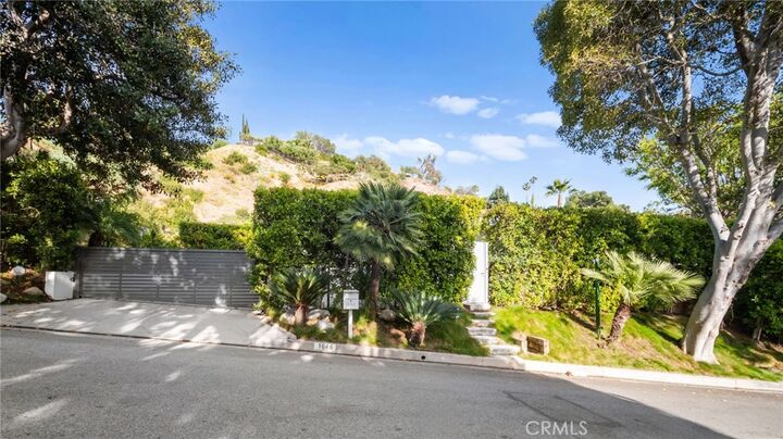 Property Photo:  1046 N Hillcrest Road  CA 90210 