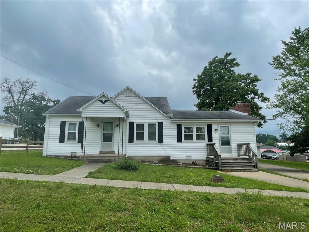 Property Photo: 103 E 3rd Street MO 65459