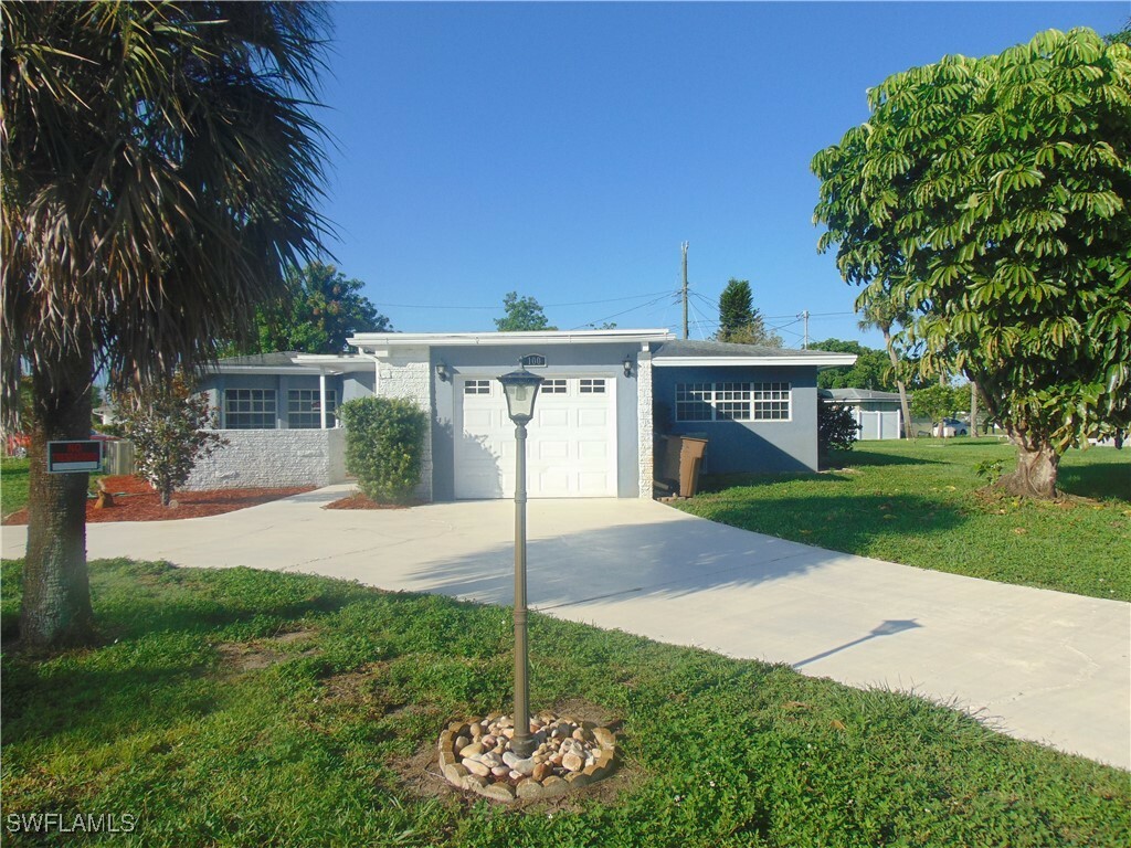 Property Photo: 100 Waterview Avenue FL 33936