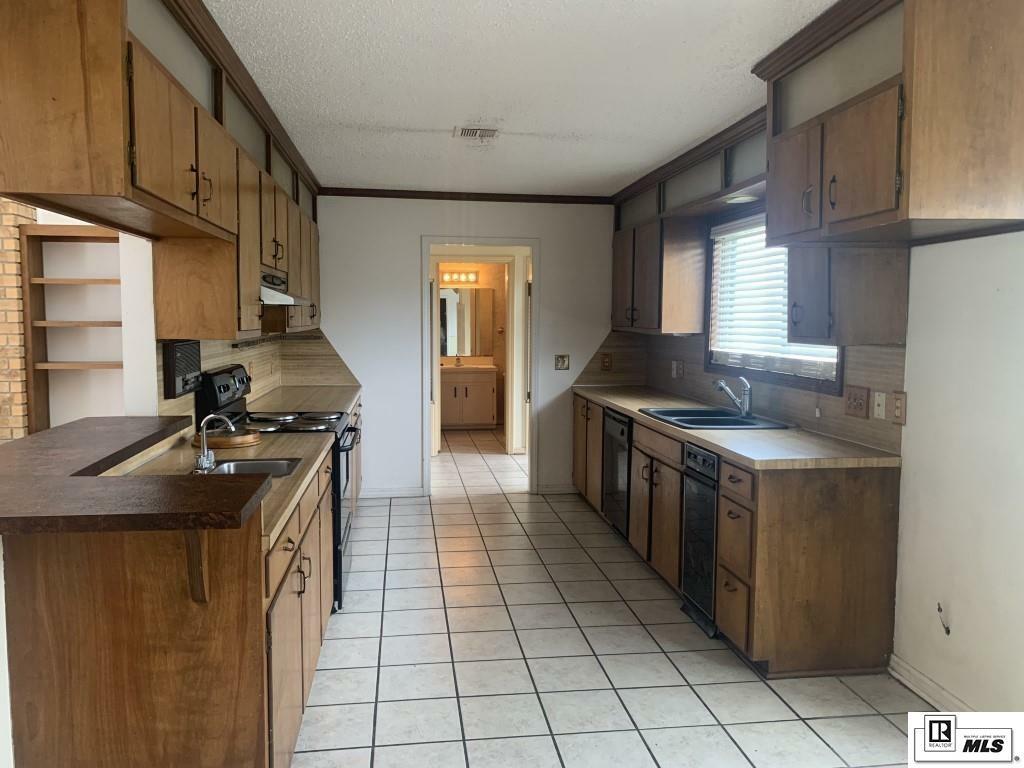 Property Photo: 6504 Cypress Point Drive LA 71203