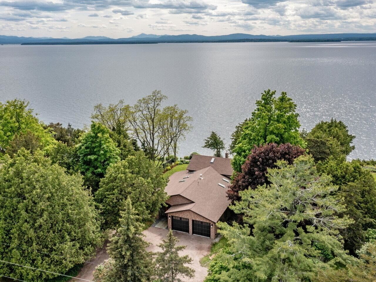 Property Photo: 559 West Shore Road VT 05486