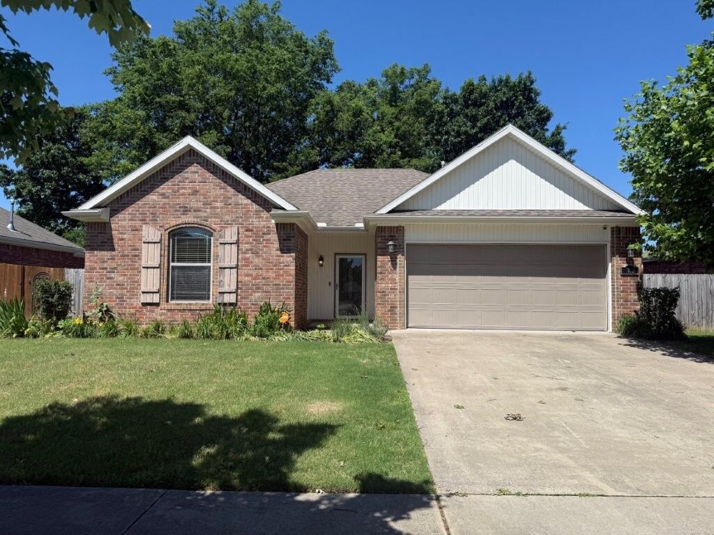 Property Photo:  1353 S Blue Willow Avenue  AR 72701 