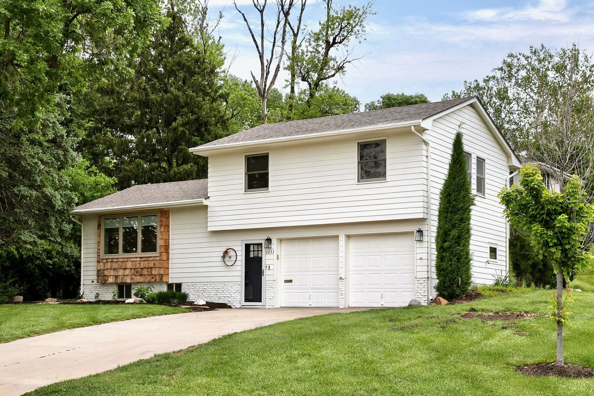 Property Photo: 2833 S 107 Street NE 68124