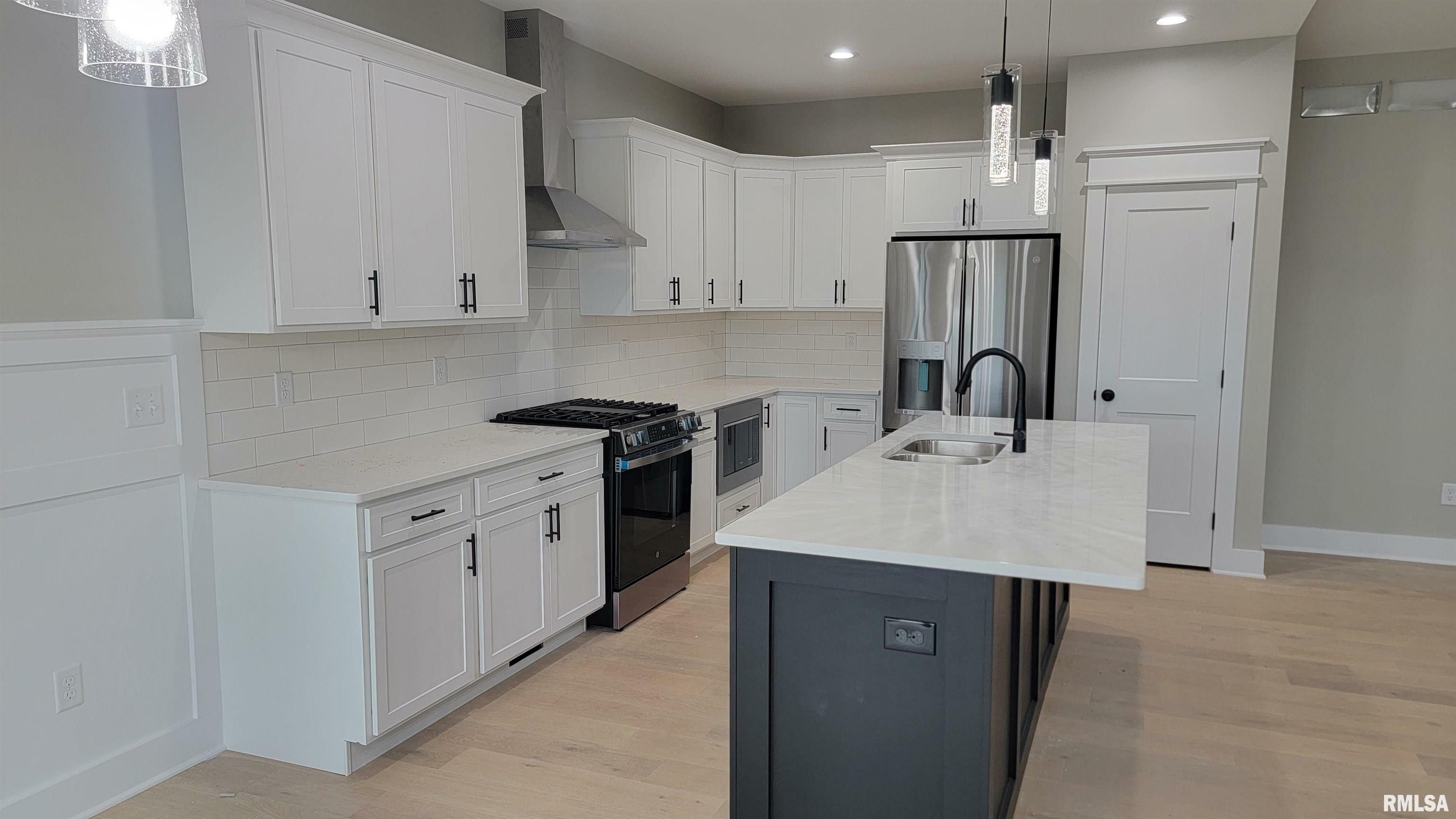 Property Photo: 1316 Hillcrest Drive IL 61523