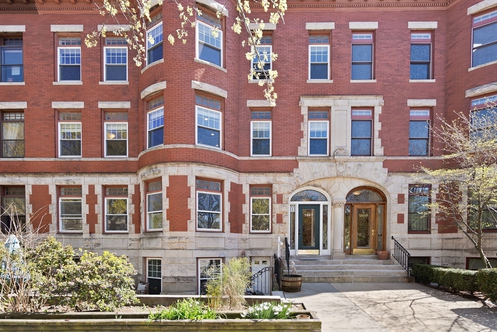 Property Photo: 1867 Beacon St 1B MA 02445