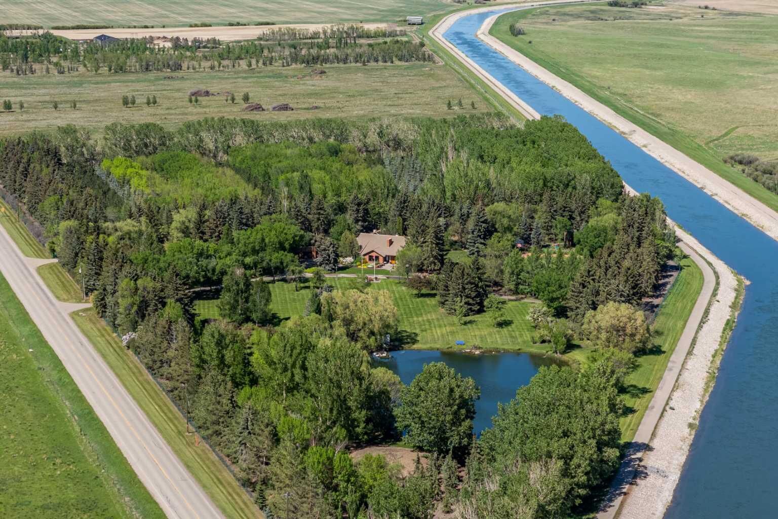 Property Photo:  234214 Range Road 284  AB T1X 0K3 