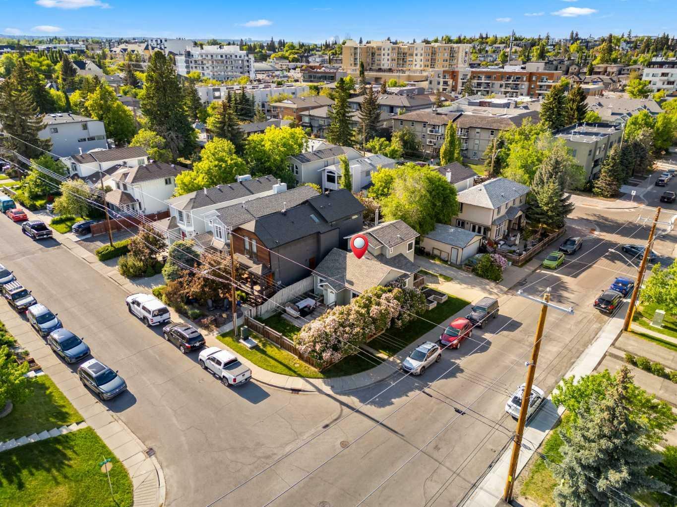 Photo de la propriété: 2002 36 Avenue SW AB T2T 2G7
