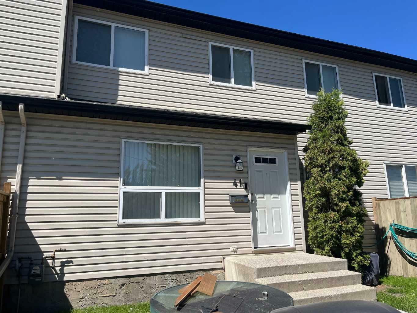 Property Photo: 20 Alford Avenue 41 AB T4R 1G8