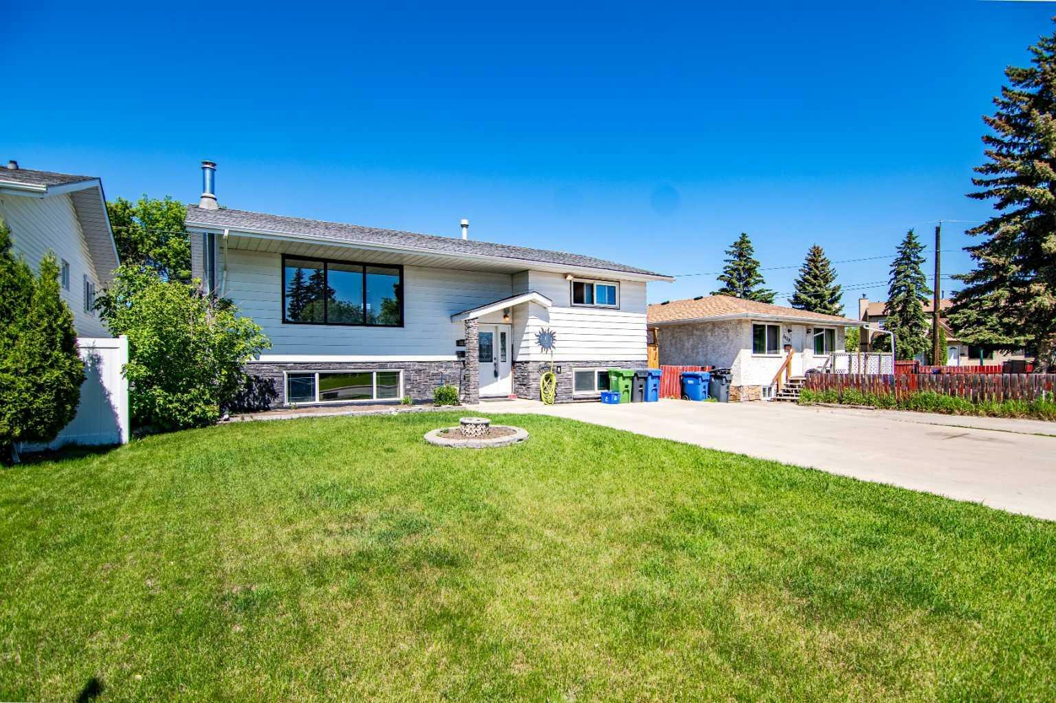 Property Photo: 5832 69 AB T4P 1C4