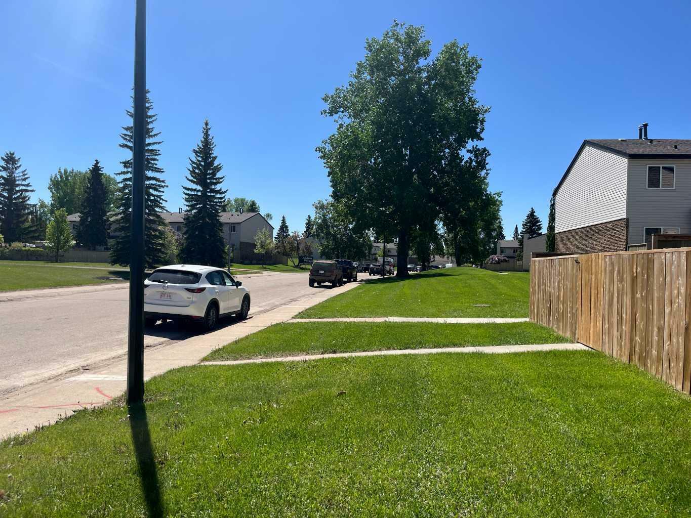 Property Photo: 20 Alford Avenue 44 AB T4R 1G8