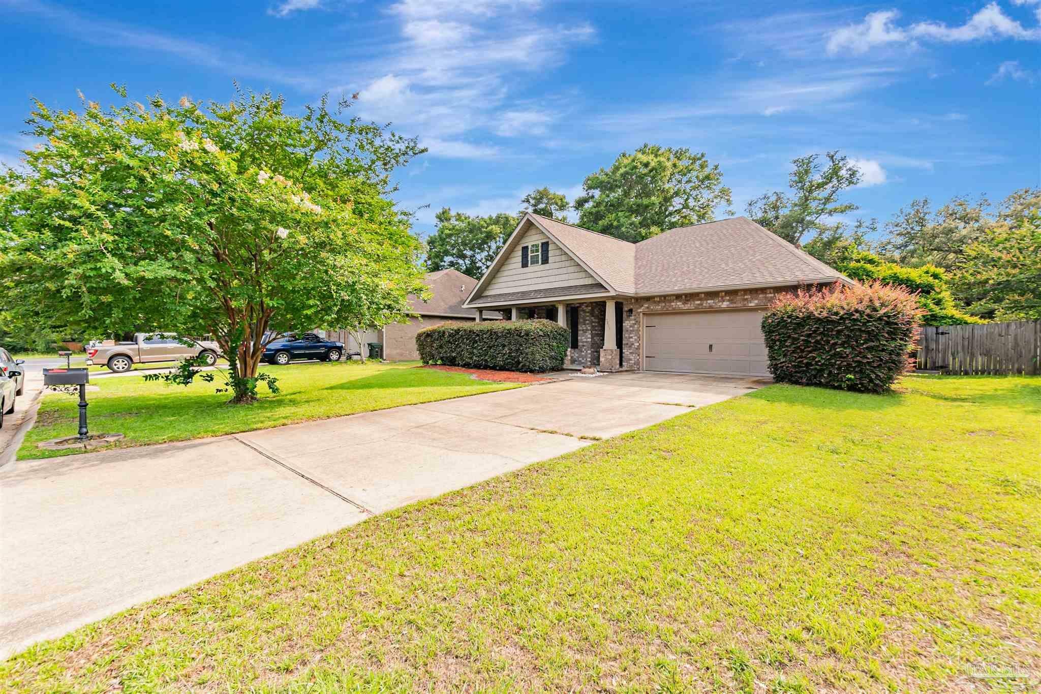Property Photo: 5811 Rustic Ridge Cir FL 32570