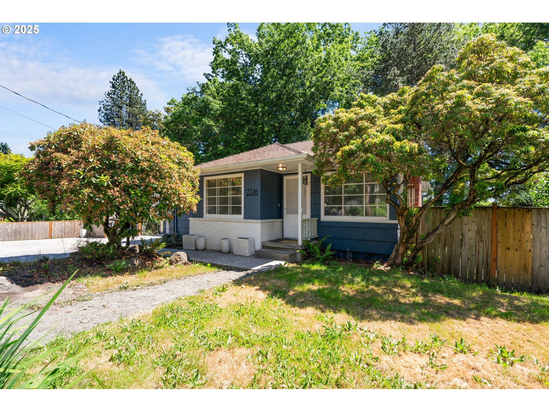 Property Photo: 2316 SW Troy St OR 97219